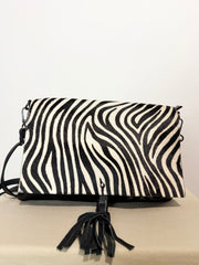 Borsa in vero cavallino · stampa zebra · dettagli con frange