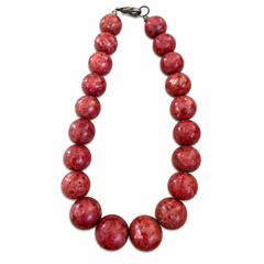 Collana vintage con maxi sfere rosso corallo – Stile statement