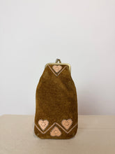 Portamonete vintage in vera pelle scamosciata con ricami decorativi