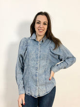 Delicata camicia in denim