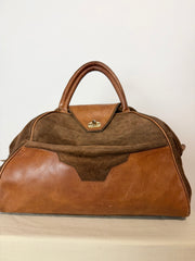 Borsa vintage in pelle e suede, fascino rétro dal carattere deciso