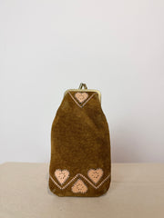 Portamonete vintage in vera pelle scamosciata con ricami decorativi