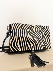 Borsa in vero cavallino · stampa zebra · dettagli con frange