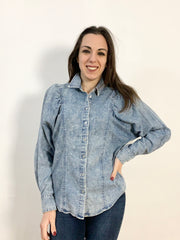 Delicata camicia in denim