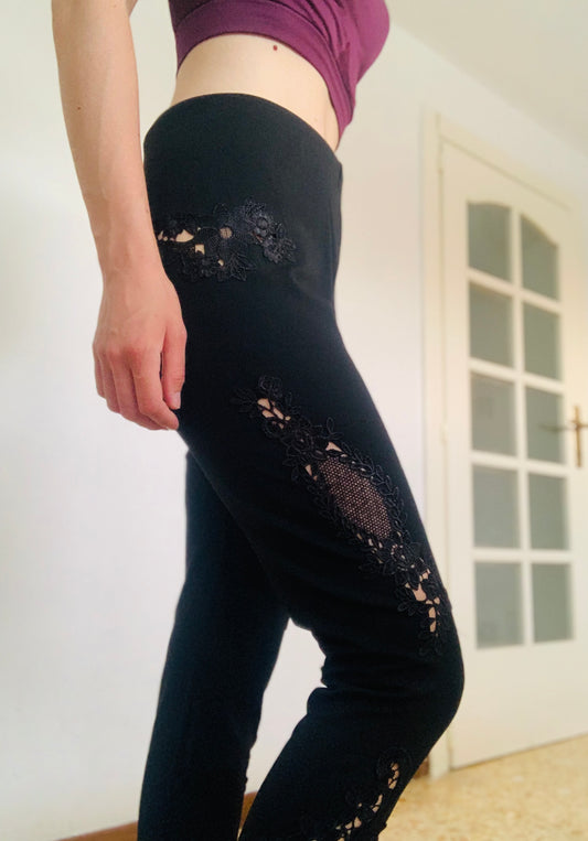 Pantalone nero con rifiniture