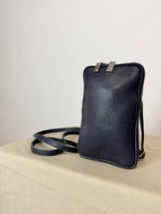 Porta cellulare in vera pelle blu, design essenziale e raffinato